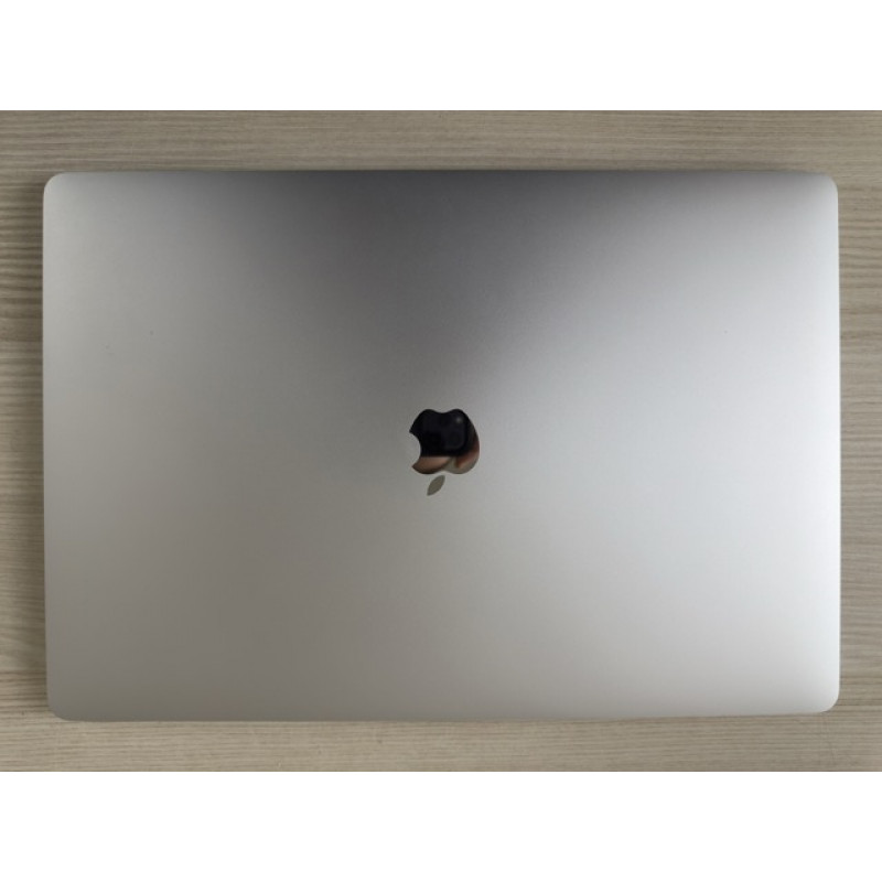 MacBook Pro 16 2019 Silver I7 2.6ghz 16/512
